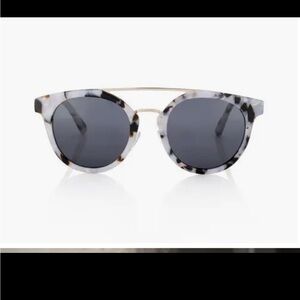 White-pearled Sunglasses with Case